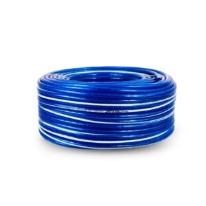 La manguera de gas reforzada azul es un tipo de manguera flexible especialmente diseñada para la conducción segura de gases, como gas licuado de petróleo (GLP), en instalaciones domésticas, comerciales o industriales. Está fabricada con PVC de alta calidad y contiene un refuerzo interno de hilo de poliéster que le proporciona una mayor resistencia a la presión y a la abrasión. Su color azul facilita la identificación rápida del uso destinado al gas.